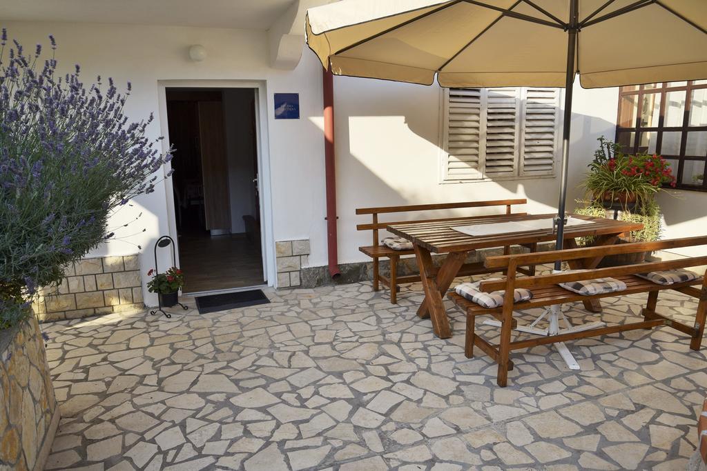 Apartments Dumencic Rab Mundanije エクステリア 写真