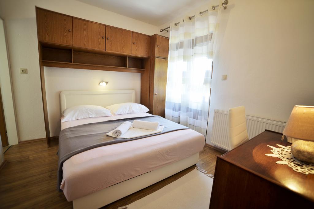 Apartments Dumencic Rab Mundanije エクステリア 写真